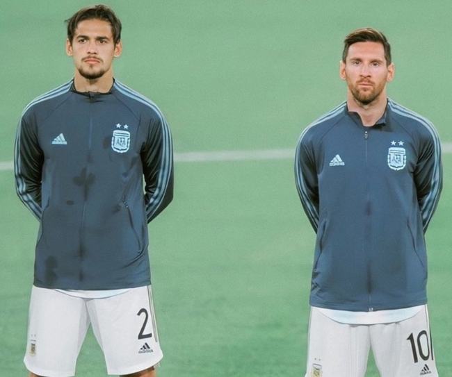 记者：拜仁和于帕梅卡诺基本谈妥新合同，只差解约金条款（记者：拜仁与于帕梅卡诺新合同基本谈妥，解约金条款尚待敲定）