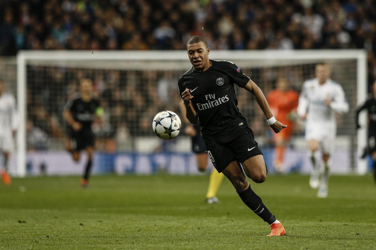 实现中超三连冠、队史第4冠，海港官方社媒发文庆祝