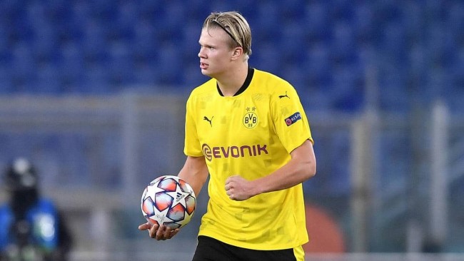 在重庆铜梁备战期间，U16国足参观了邱少云烈士纪念馆（U16国足重庆铜梁集训期间走进邱少云烈士纪念馆）