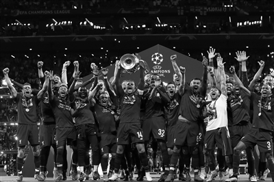 齐达内：在上海见到一个优秀的年轻人，球打得着实可以！