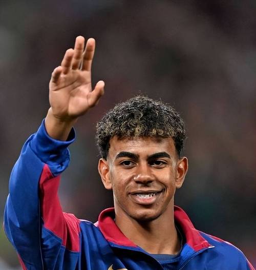 英格兰前腰之争白热化，贝林厄姆面临英超群星挑战（英格兰前腰位置竞争升温，贝林厄姆迎英超众星冲击）