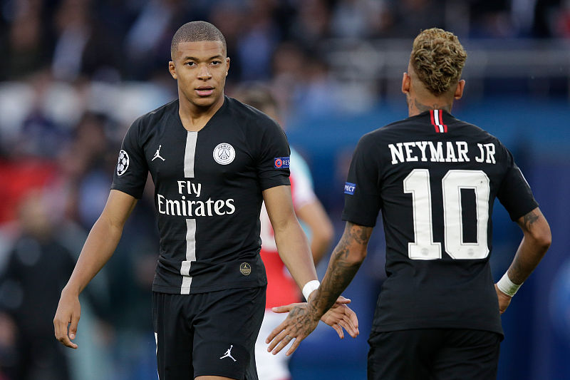 欧冠：皇马客场2-0完胜国际米兰（欧冠客场告捷：皇马2-0击败国际米兰）