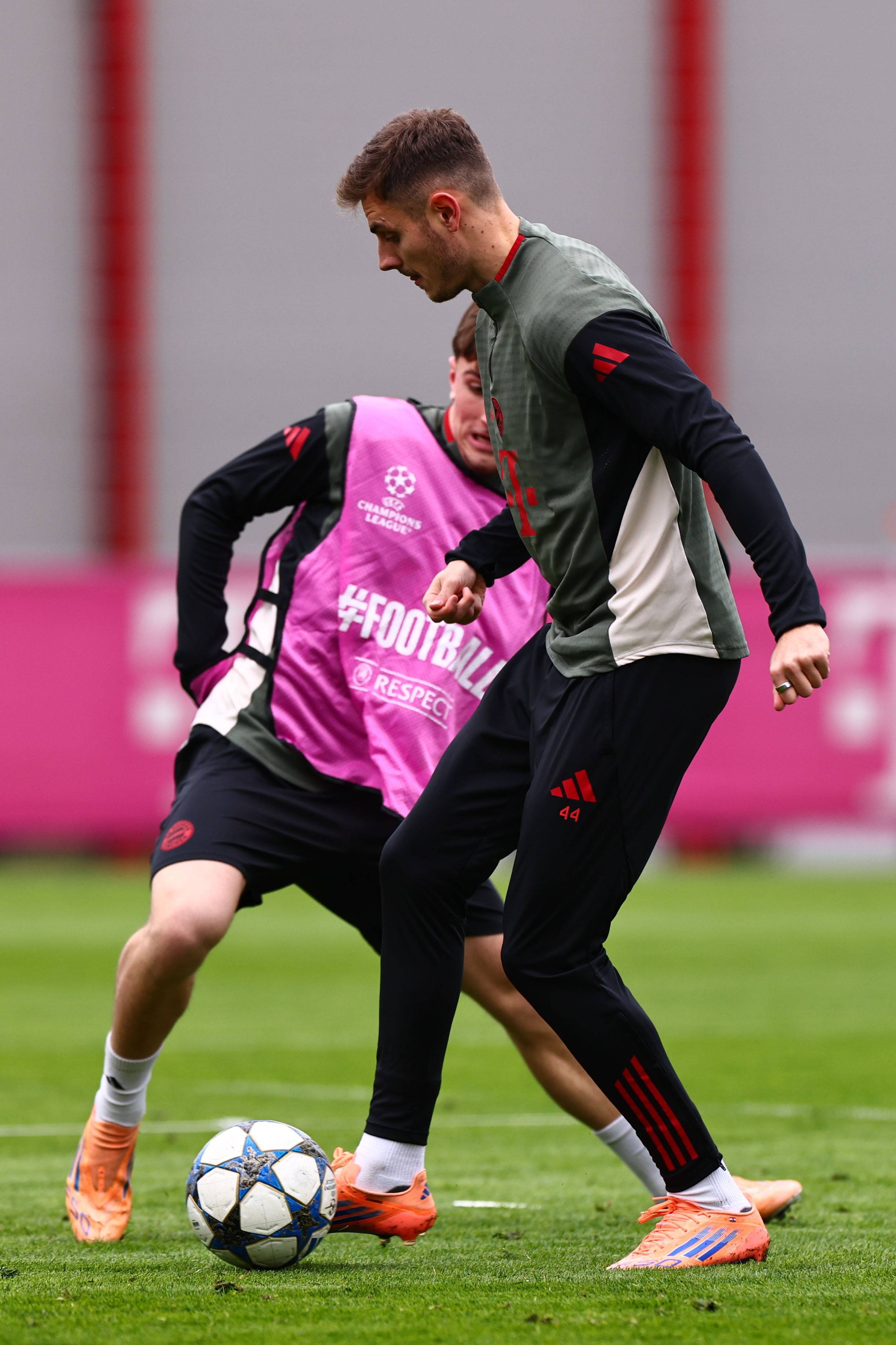 米兰公布客战都灵首发，莱奥、恩昆库领衔锋线