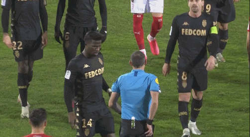 自意甲首秀以来代表同一球队参与超过100球，莱奥是同期第4人（自意甲处子秀至今，莱奥在同一俱乐部参与进球已超100次，排名同期第4）