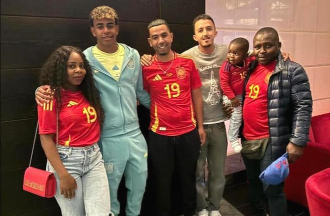 惊险一幕，马竞女足球员梅迪纳头部被膝盖撞到后失去意识