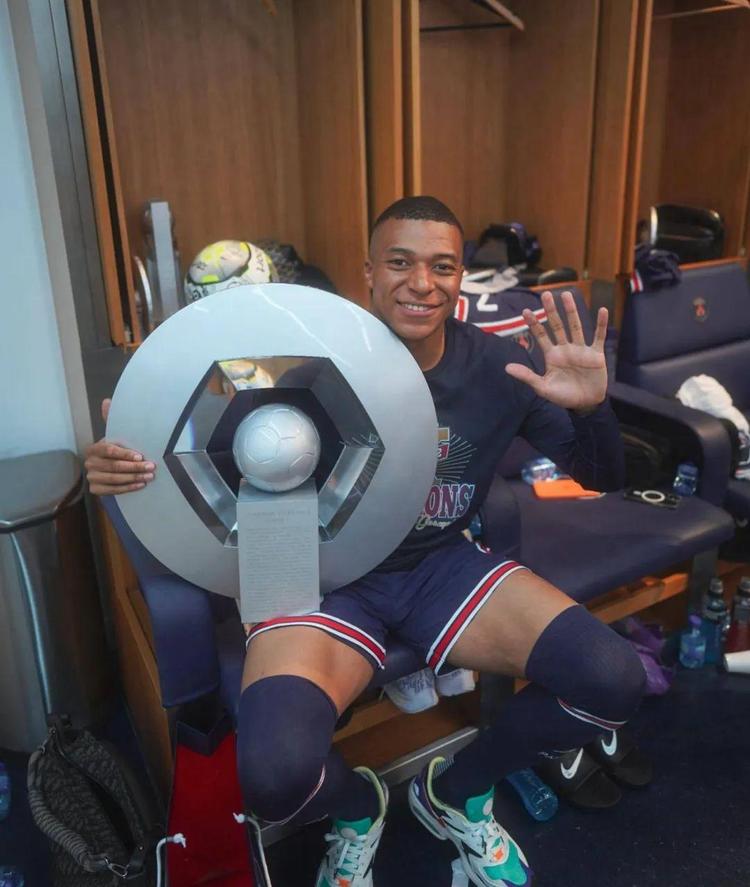 玉昆新赛季阵容亮相 赵宇豪寄望踢出云南足球