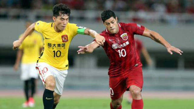 球星突破防守送出关键助攻