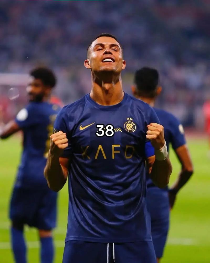 意甲奇妙世界：斯帕莱蒂与孔蒂的角色变换与霍伊伦德的惊艳表现