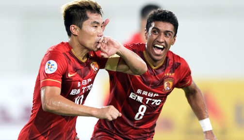 足球法甲豪门官宣续约核心前锋，合同长达五年（法甲豪门宣布与主力前锋完成续约，合同期五年）